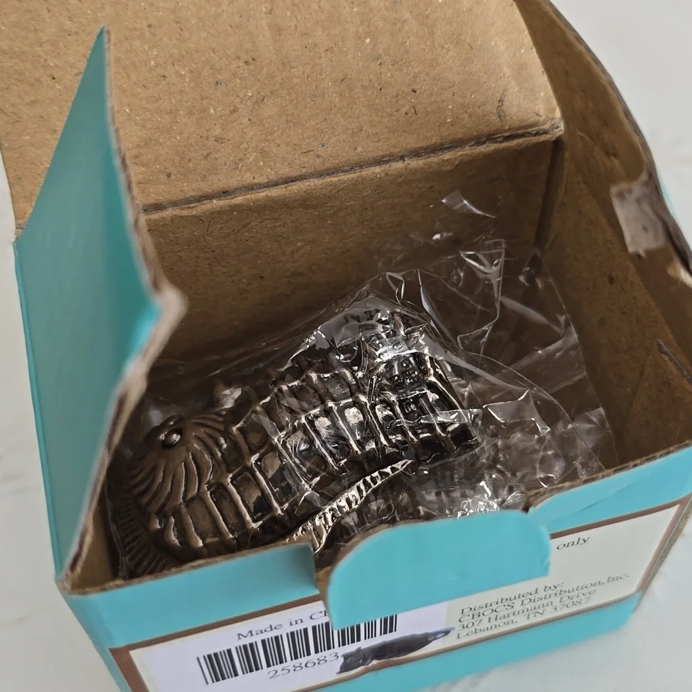NIB Sand Washed Set Of 2 Metal Seahorse Salt & Pepper Shakers